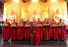 Venerable Dayi Transmits Tiantai Buddhist Lineage to Eight Disciples at Wutai Shan Buddhist Garden in Canada