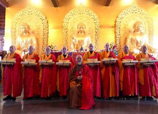 Venerable Dayi Transmits Tiantai Buddhist Lineage to Eight Disciples at Wutai Shan Buddhist Garden in Canada